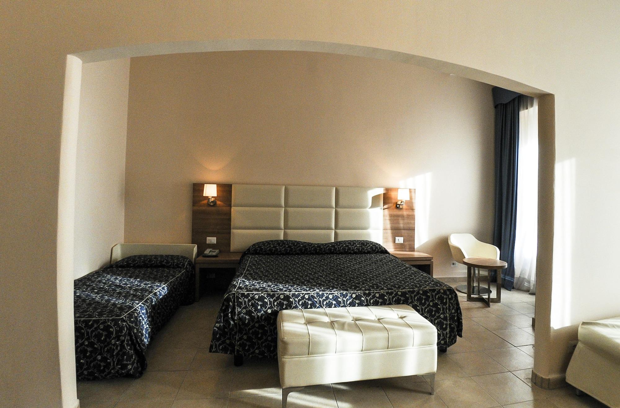 Hotel Mediterraneo Civitavecchia Exterior photo