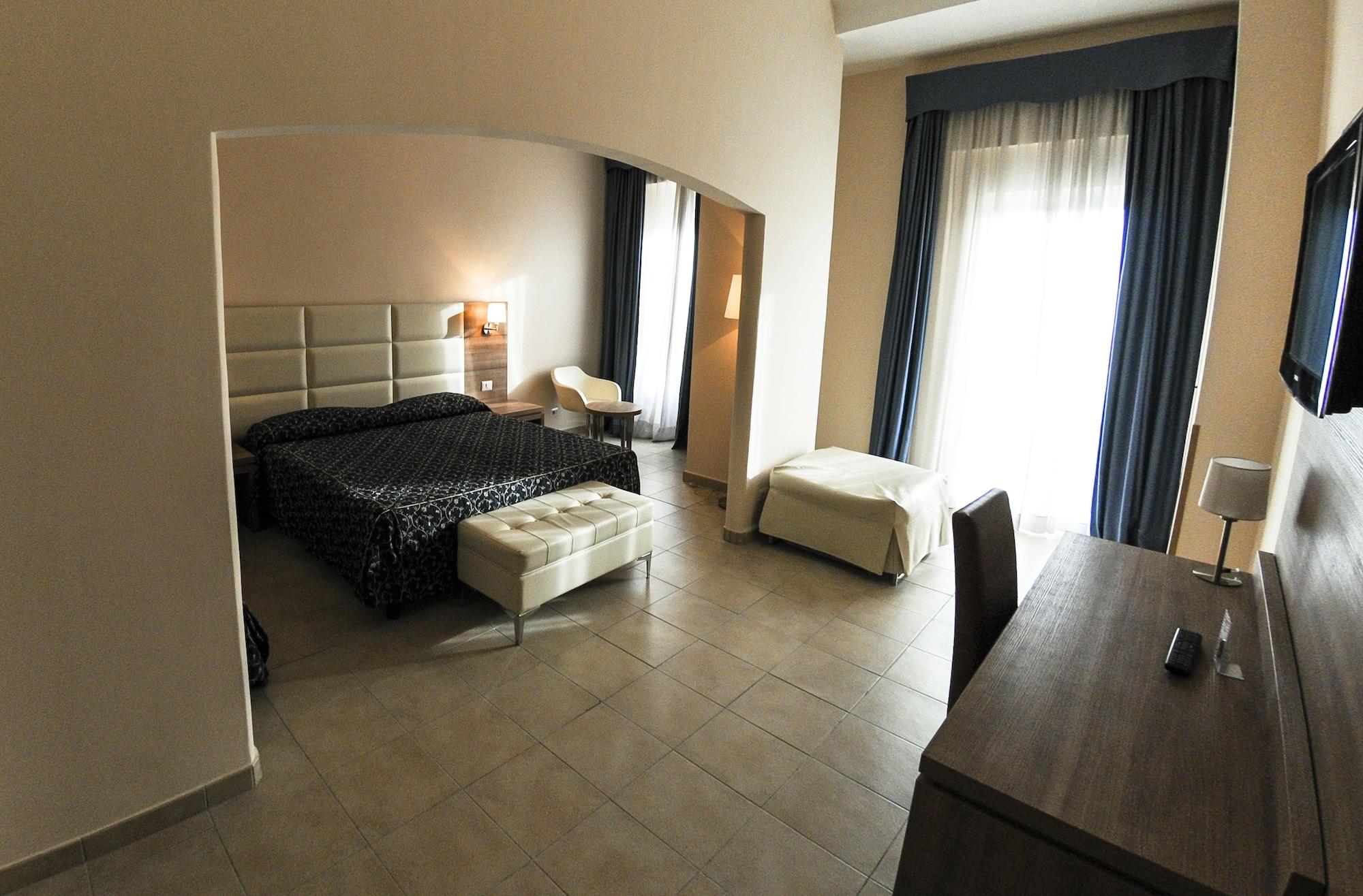 Hotel Mediterraneo Civitavecchia Exterior photo