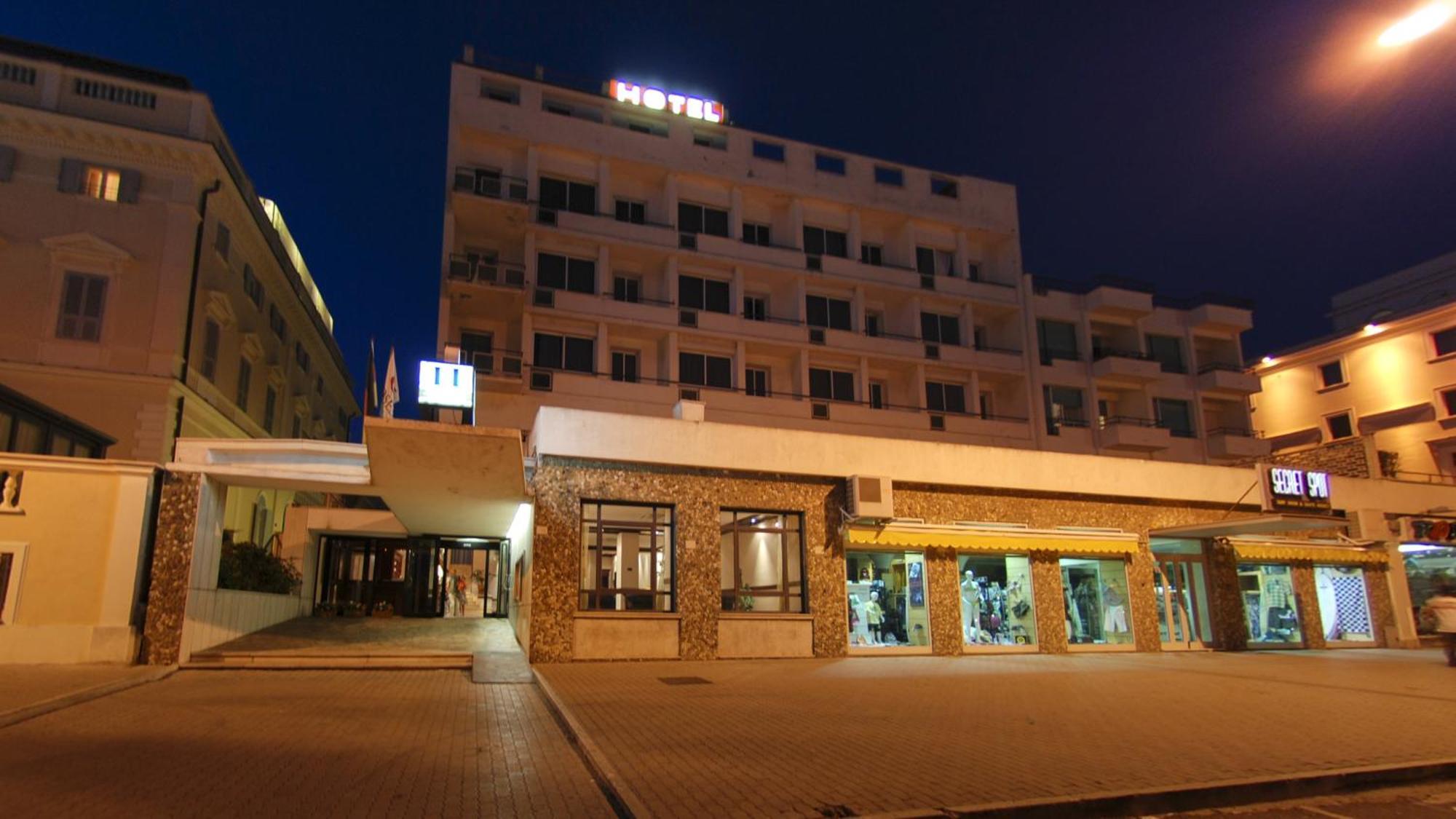 Hotel Mediterraneo Civitavecchia Exterior photo